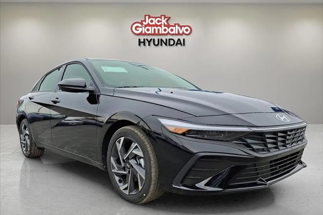 2025 Hyundai Elantra SEL Sport photo 1
