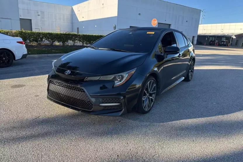 2021 Toyota Corolla SE photo 1