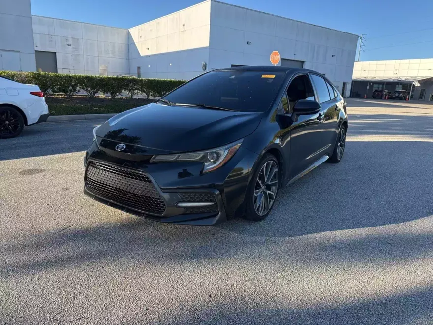 2021 Toyota Corolla SE photo 1