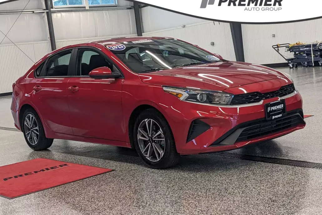 2023 Kia Forte LXS photo 1