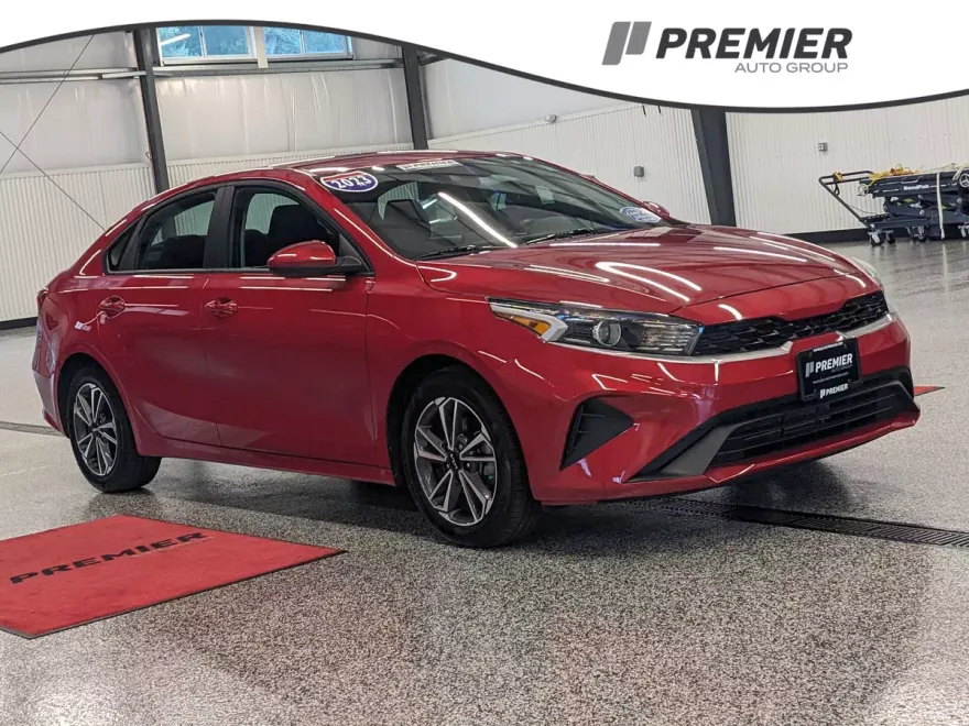 2023 Kia Forte LXS photo 1