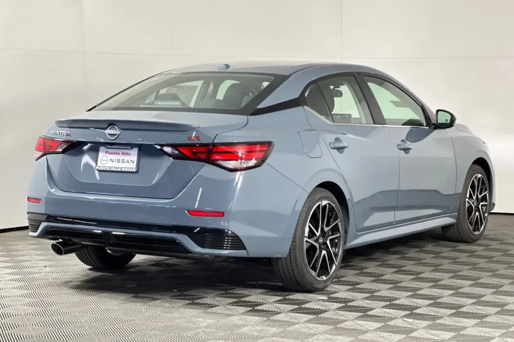 2025 Nissan Sentra SR photo 1
