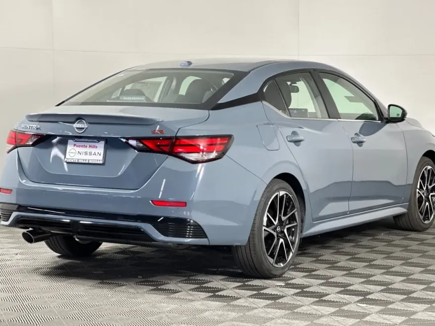 2025 Nissan Sentra SR photo 1