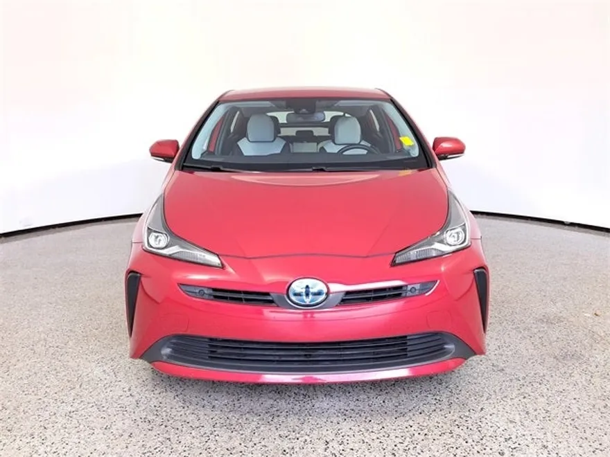 2019 Toyota Prius XLE photo 1