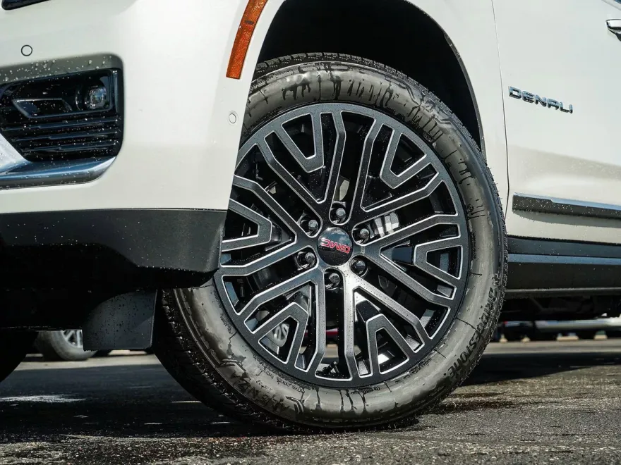 2025 Gmc Yukon Denali photo 1