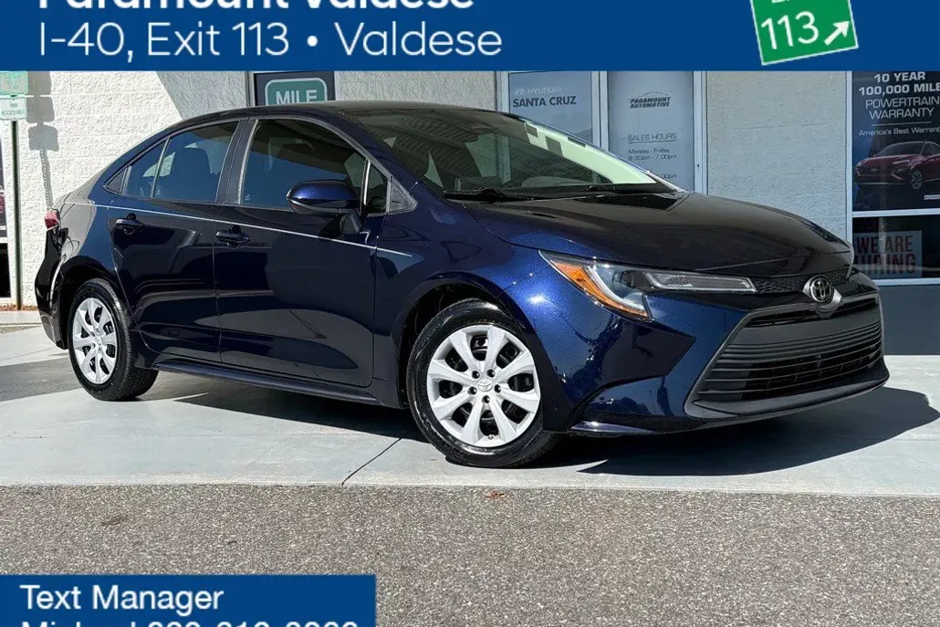 2023 Toyota Corolla LE photo 1