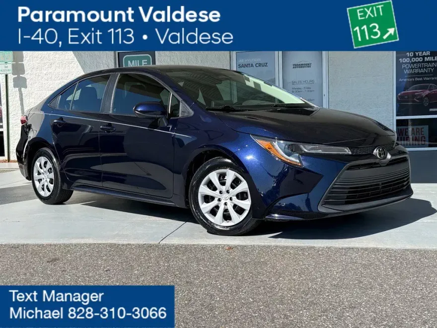 2023 Toyota Corolla LE photo 1