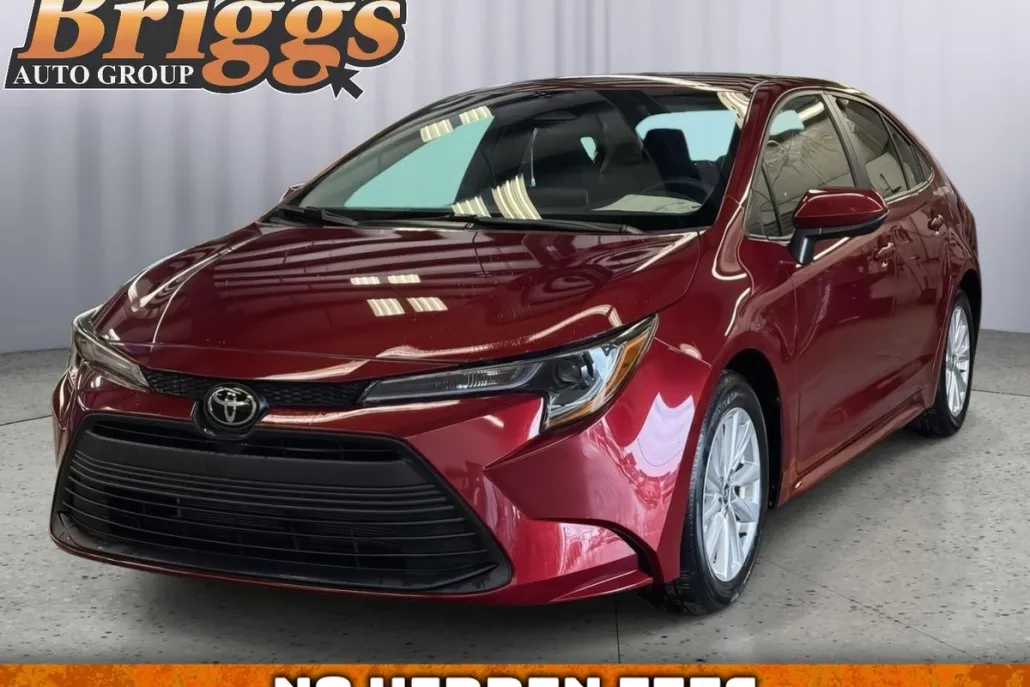 2023 Toyota Corolla LE photo 1