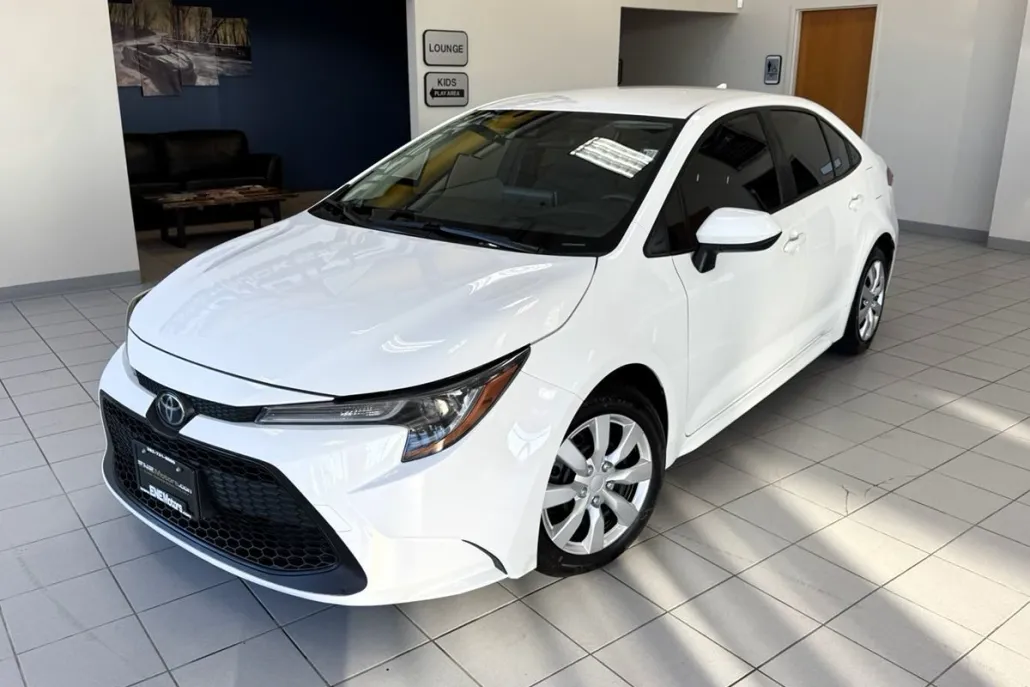 2020 Toyota Corolla LE photo 1
