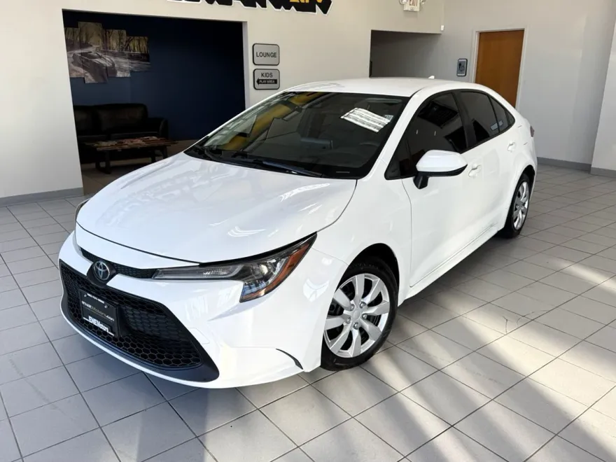 2020 Toyota Corolla LE photo 1