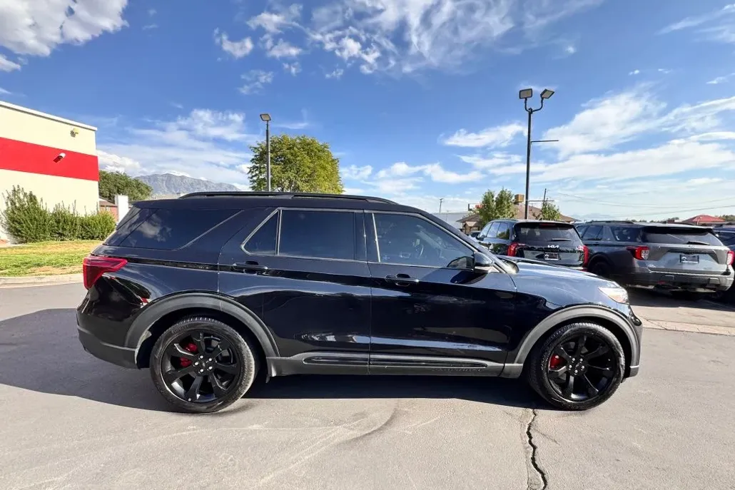 2023 Ford Explorer ST Sport photo 1