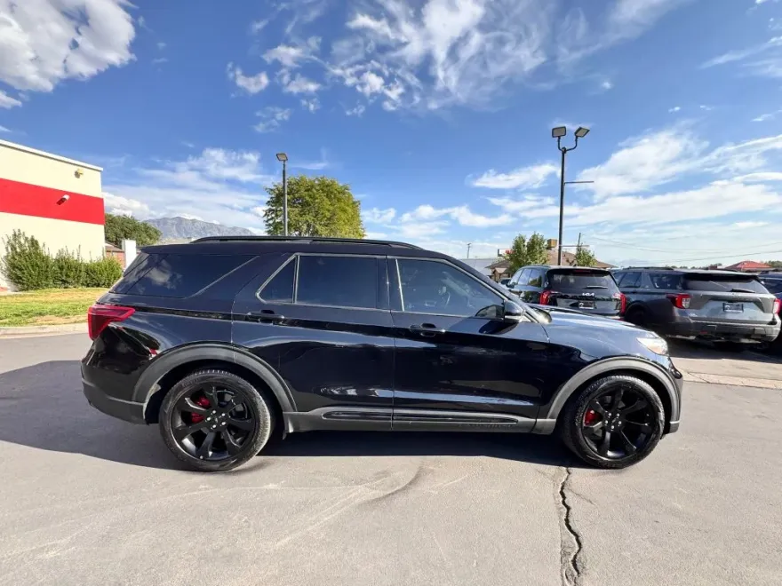 2023 Ford Explorer ST Sport photo 1