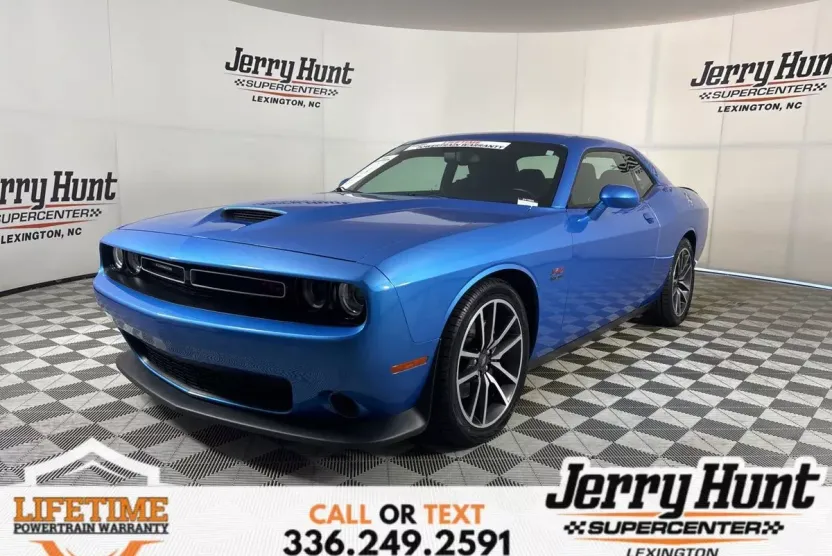 2023 Dodge Challenger R/T photo 1