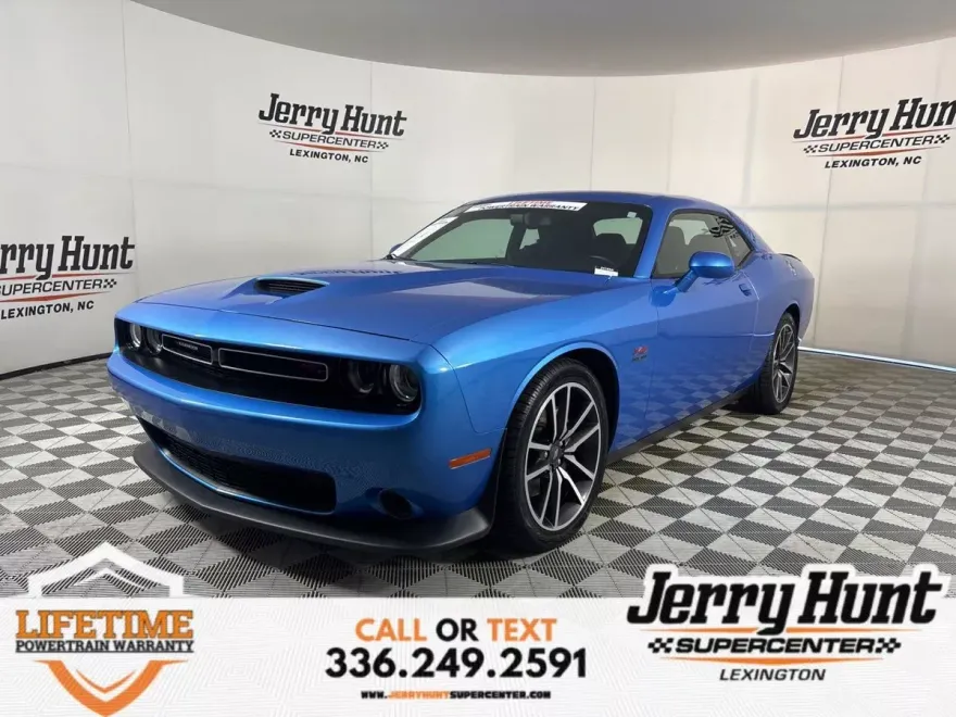 2023 Dodge Challenger R/T photo 1