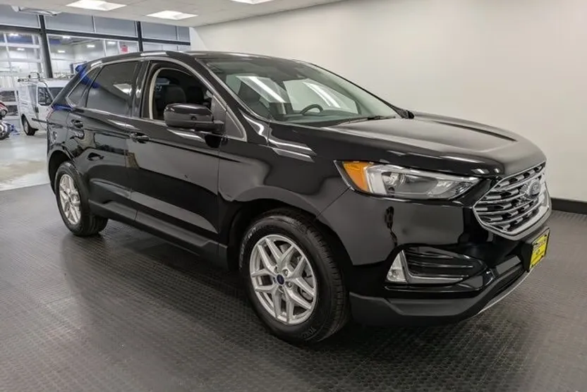 2022 Ford Edge SEL photo 1