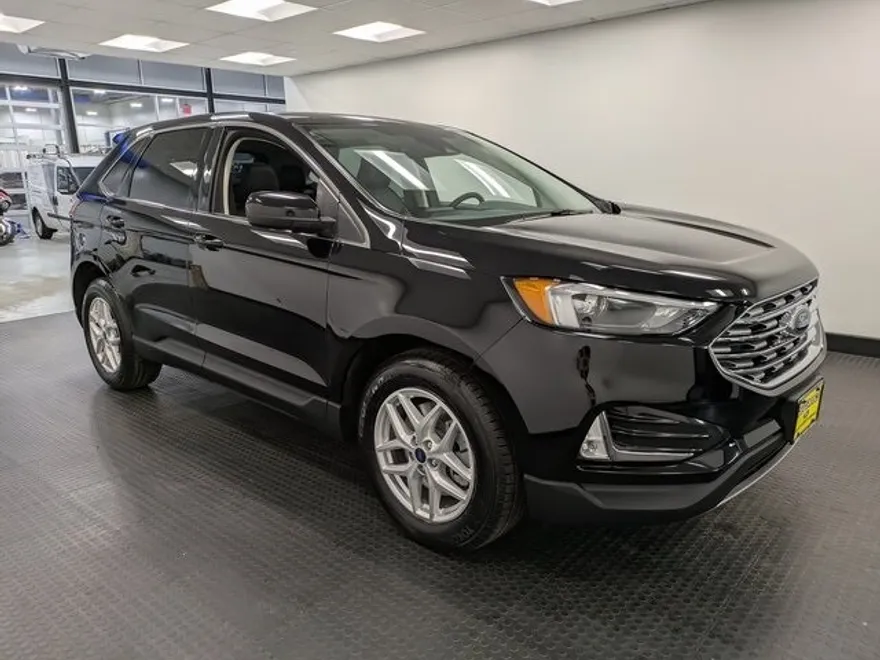2022 Ford Edge SEL photo 1