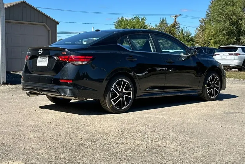 2025 Nissan Sentra SR photo 1