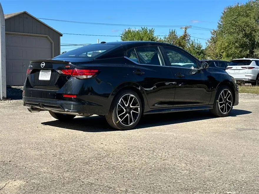 2025 Nissan Sentra SR photo 1