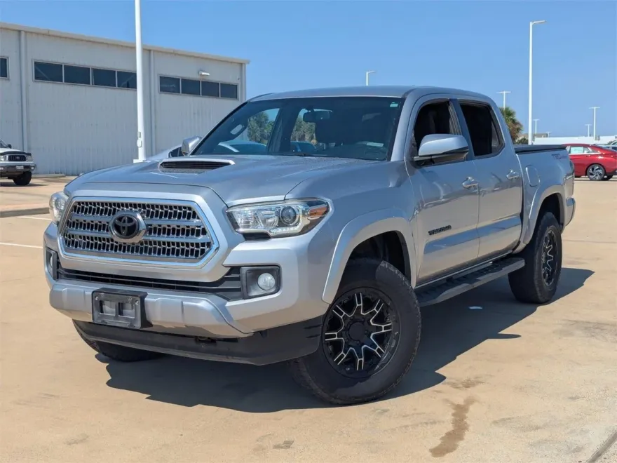 2017 Toyota Tacoma SR5 photo 1