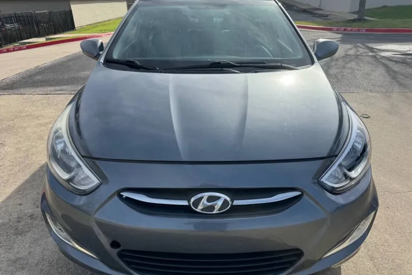 2016 Hyundai Accent SE photo 1