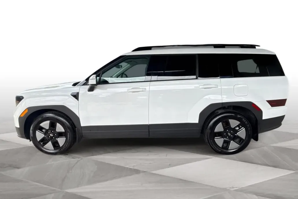 2025 Hyundai Santa Fe SEL photo 1