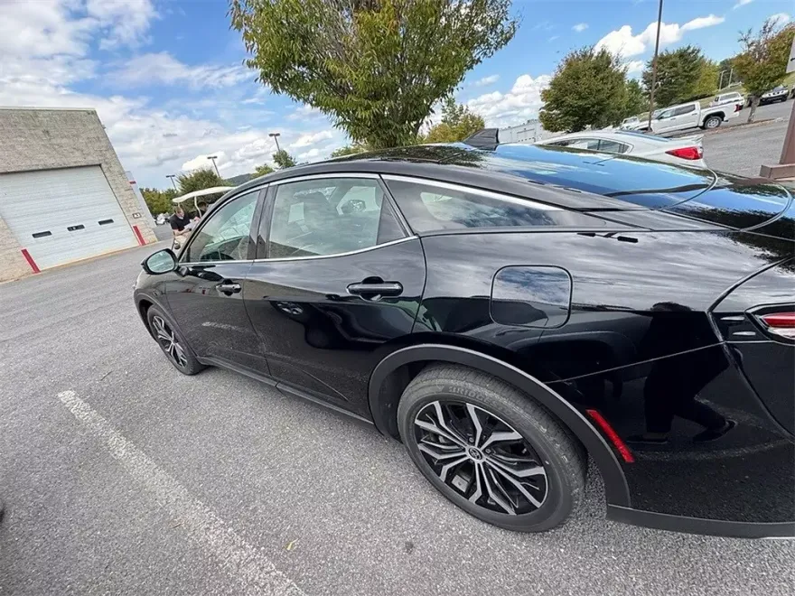 2024 Toyota Crown XLE photo 1