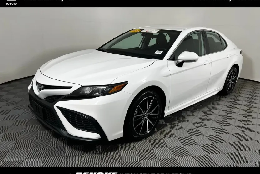 2024 Toyota Camry SE photo 1