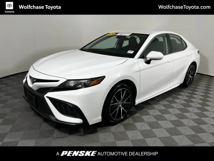 2024 Toyota Camry SE photo 1