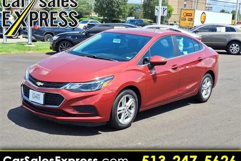 2017 Chevrolet Cruze LT photo 1
