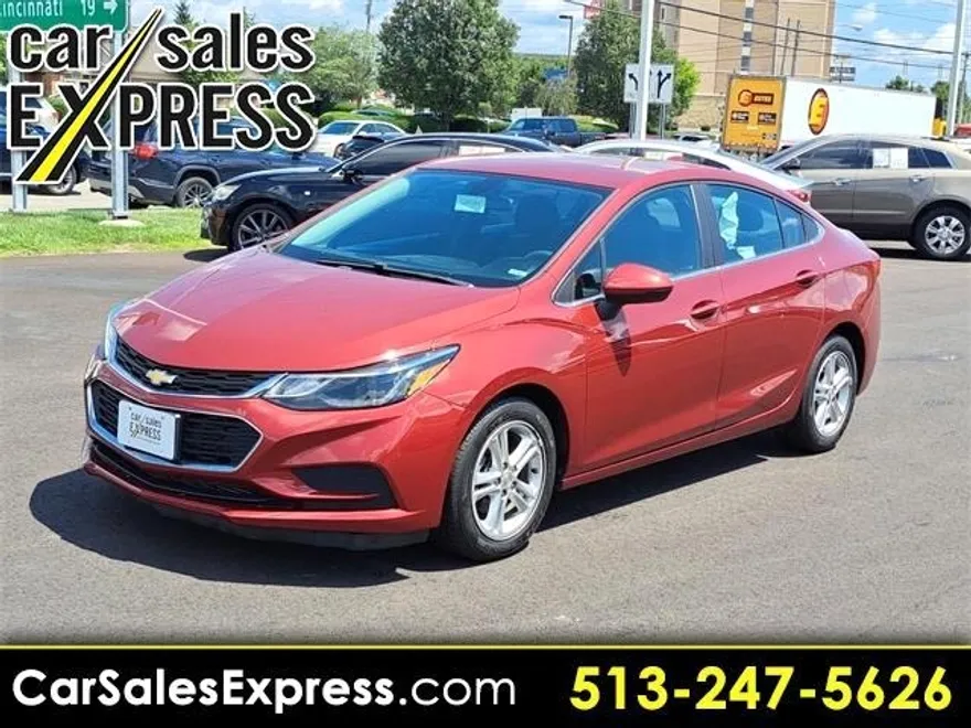 2017 Chevrolet Cruze LT photo 1