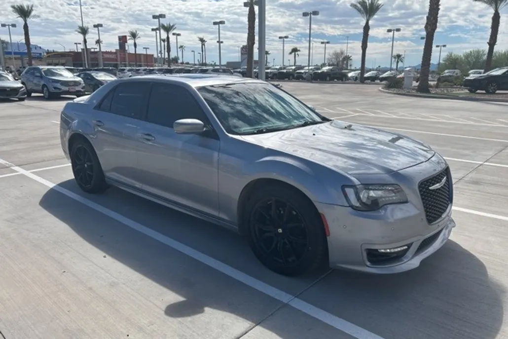 2018 Chrysler 300 photo 1