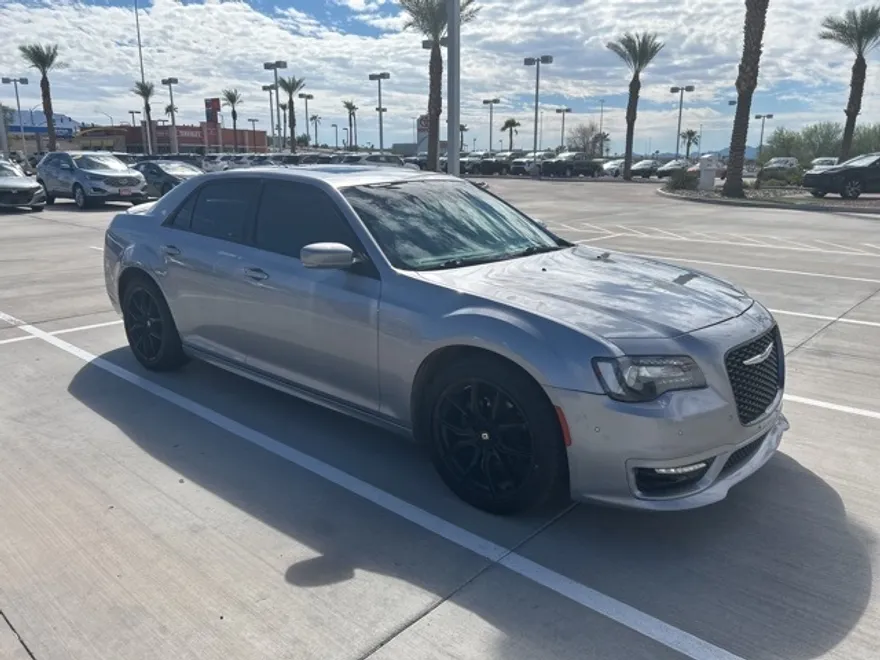2018 Chrysler 300 photo 1