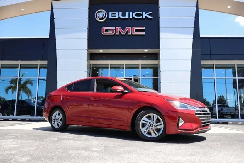 2020 Hyundai Elantra SEL photo 1