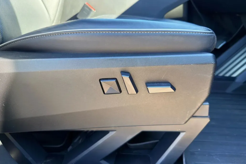 2024 Tesla Cybertruck All-Wheel Drive photo 1