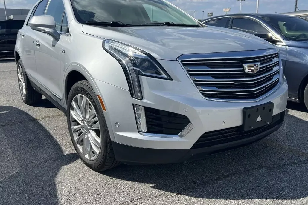 2017 Cadillac XT5 Premium Luxury photo 1