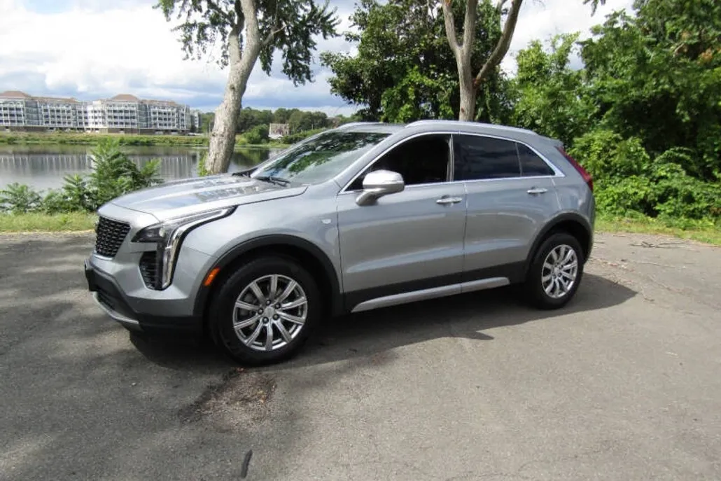 2023 Cadillac XT4 Premium Luxury photo 1