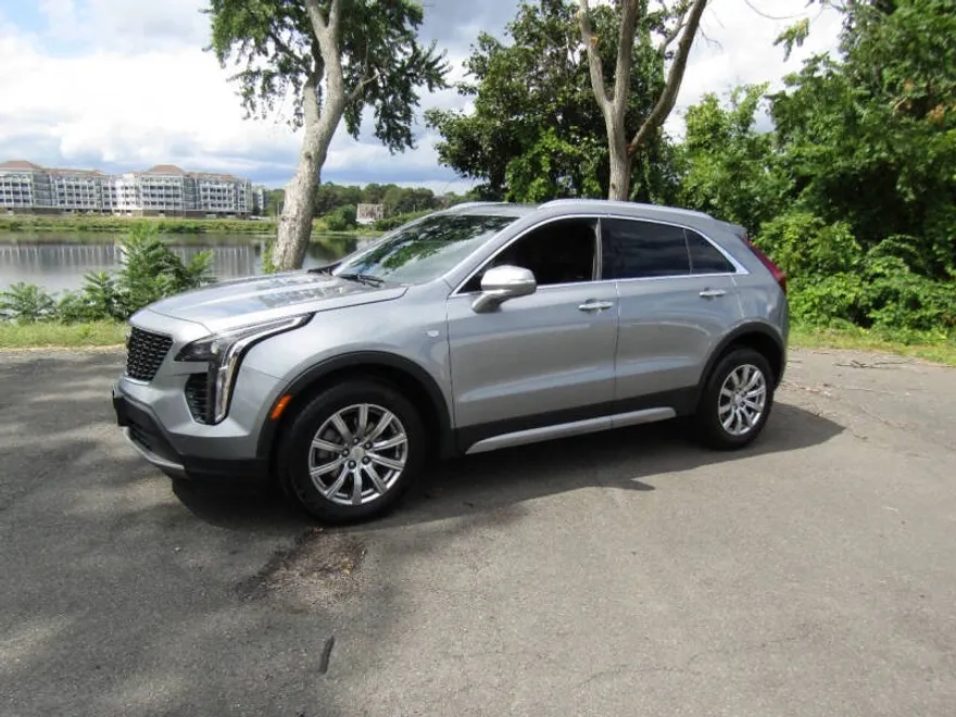 2023 Cadillac XT4 Premium Luxury photo 1