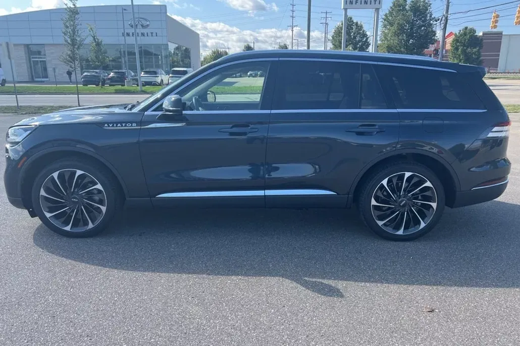 2023 Lincoln Aviator Reserve photo 1