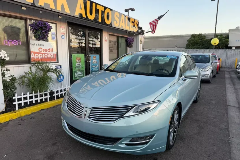 2014 Lincoln MKZ Hybrid photo 1