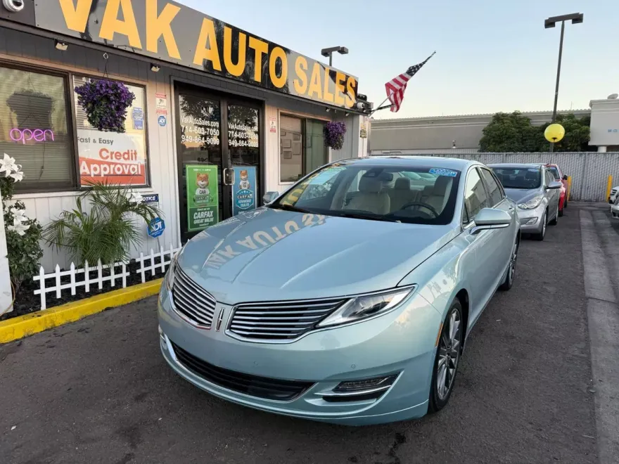 2014 Lincoln MKZ Hybrid photo 1