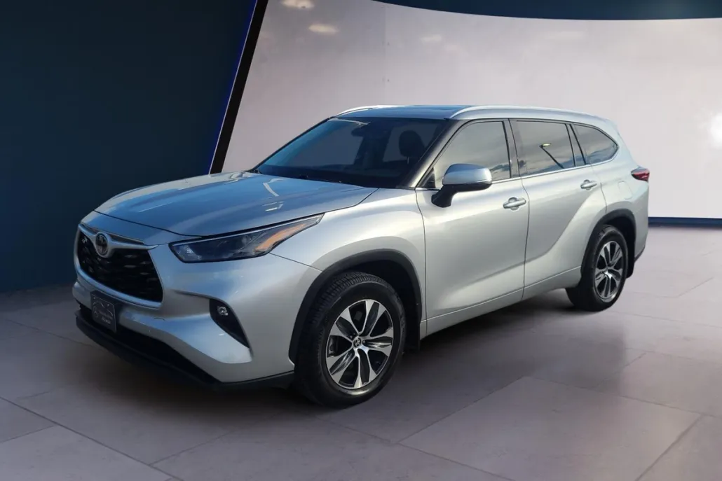 2022 Toyota Highlander XLE photo 1