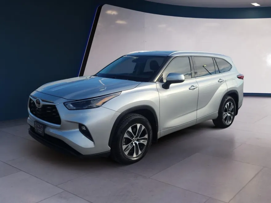 2022 Toyota Highlander XLE photo 1
