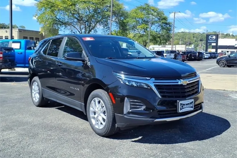 2023 Chevrolet Equinox LT photo 1