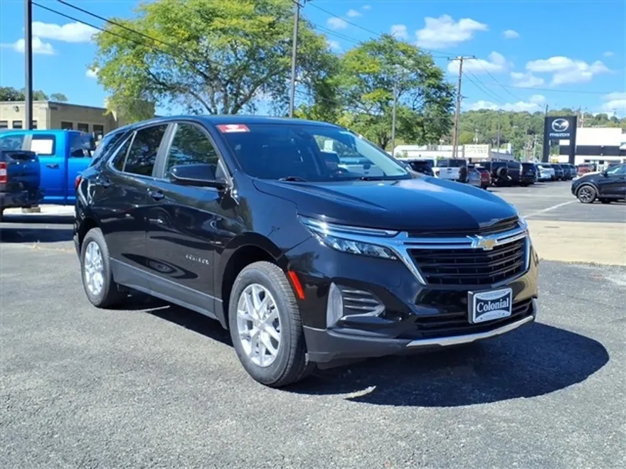 2023 Chevrolet Equinox LT photo 1