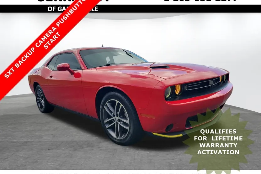 2019 Dodge Challenger SXT photo 1