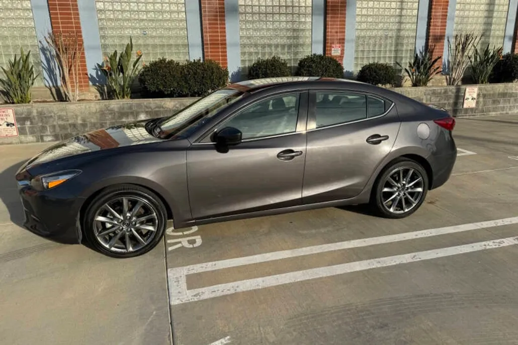 2018 Mazda Mazda3 Touring photo 1