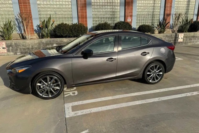 2018 Mazda Mazda3 Touring photo 1