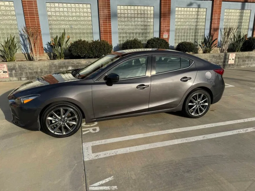 2018 Mazda Mazda3 Touring photo 1