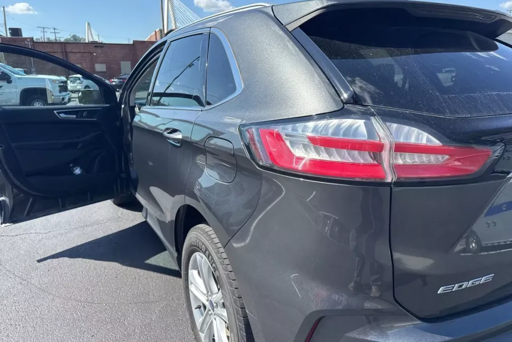2020 Ford Edge SEL photo 1