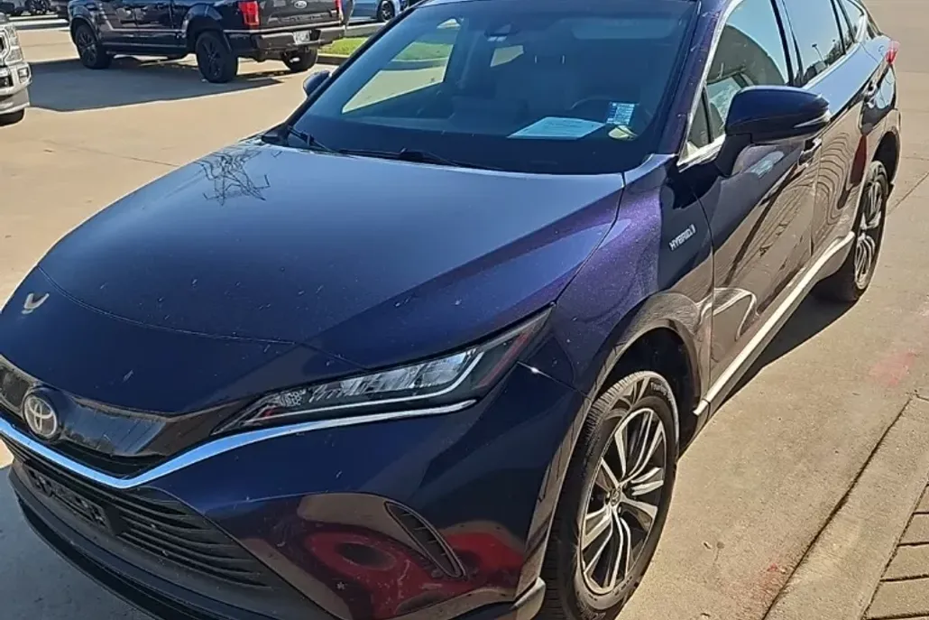 2021 Toyota Venza LE photo 1